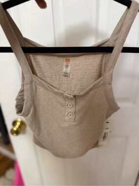 Mono B Sz S Cropped Tank Top in Light Beige